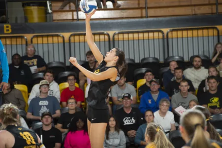 Huskies volleyball earns another split weekend at home